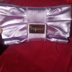 Mini cartera versace,purpura laminado purple) hermoso. Tamano mediano